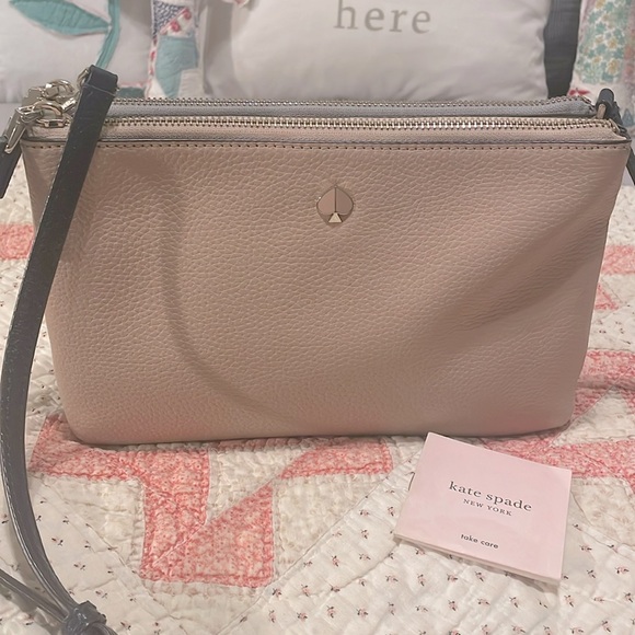 Kate Spade ♠️ Crossbody - Picture 1 of 7